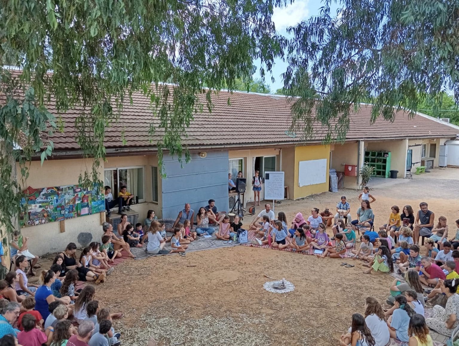 מעגל ילדים בבית העגול